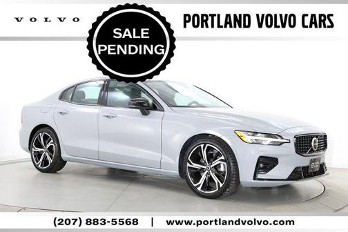 Vapour Grey Metallic 2024 Volvo S60 B5 Core Dark Theme