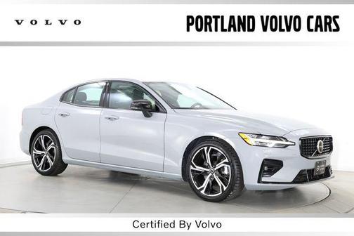 Vapour Grey Metallic 2024 Volvo S60 B5 Core Dark Theme