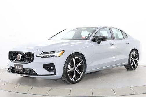 Vapour Grey Metallic 2024 Volvo S60 B5 Core Dark Theme