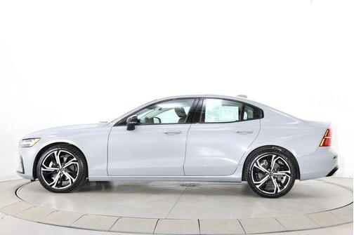 Vapour Grey Metallic 2024 Volvo S60 B5 Core Dark Theme