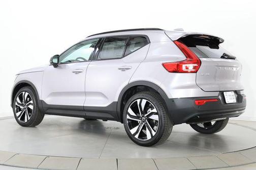 Aurora Silver 2026 Volvo XC40 Ultra, B5 AWD Gas (mild hybrid), Dark