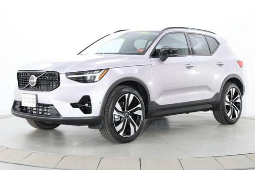 Aurora Silver 2026 Volvo XC40 Ultra, B5 AWD Gas (mild hybrid), Dark