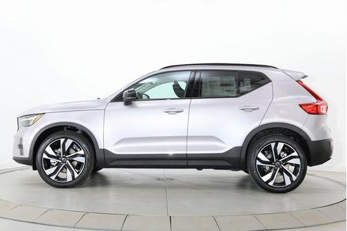 Aurora Silver 2026 Volvo XC40 Ultra, B5 AWD Gas (mild hybrid), Dark