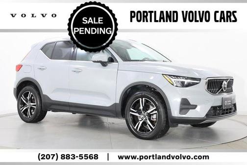 2025 Volvo XC40 B5 Core Bright Theme