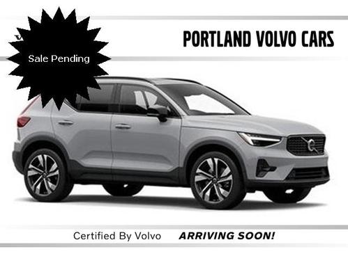 2025 Volvo XC40 B5 Core Bright Theme