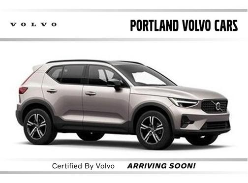 2023 Volvo XC40 B5 Plus Dark Theme