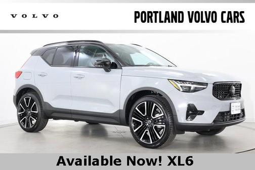 2026 Volvo XC40 B5 Ultra Black Edition