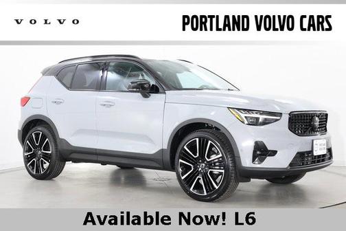 2026 Volvo XC40 B5 Ultra Black Edition