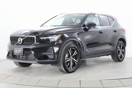 2025 Volvo XC40 B5 Core Bright Theme