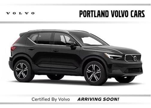 2025 Volvo XC40 B5 Core Bright Theme