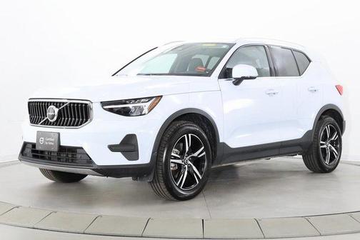 2025 Volvo XC40 B5 Core Bright Theme