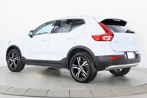 2025 Volvo XC40 B5 Core Bright Theme
