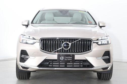 2023 Volvo XC60 Recharge Plug-In Hybrid T8 Plus Bright Theme