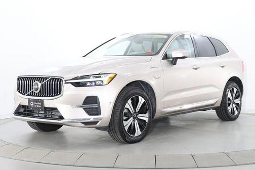 2023 Volvo XC60 Recharge Plug-In Hybrid T8 Plus Bright Theme