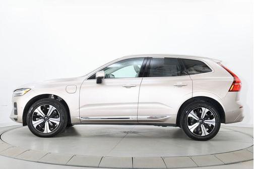 2023 Volvo XC60 Recharge Plug-In Hybrid T8 Plus Bright Theme