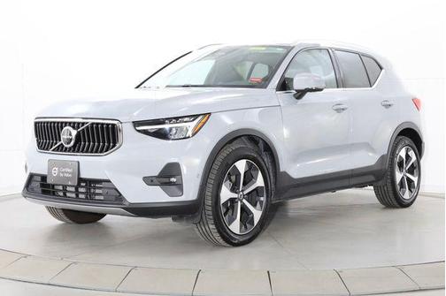 Vapour Grey Metallic 2025 Volvo XC40 B5 Plus Bright Theme