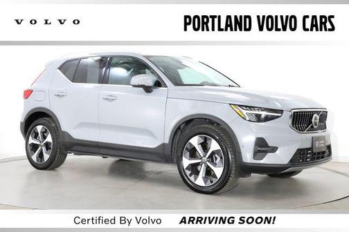 Vapour Grey Metallic 2025 Volvo XC40 B5 Plus Bright Theme