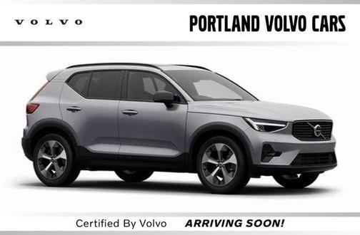 Silver Dawn Metallic 2025 Volvo XC40 B5 Plus Dark Theme