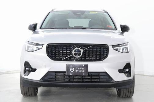 Silver Dawn Metallic 2025 Volvo XC40 B5 Plus Dark Theme