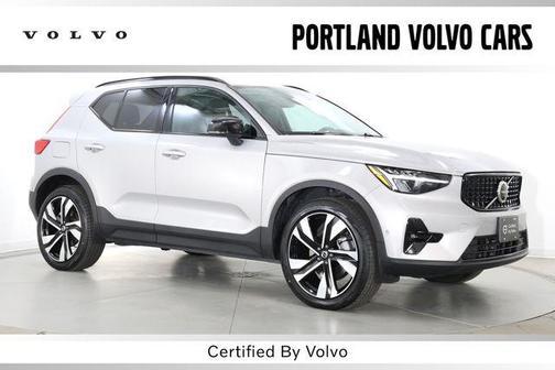 Silver Dawn Metallic 2025 Volvo XC40 B5 Plus Dark Theme