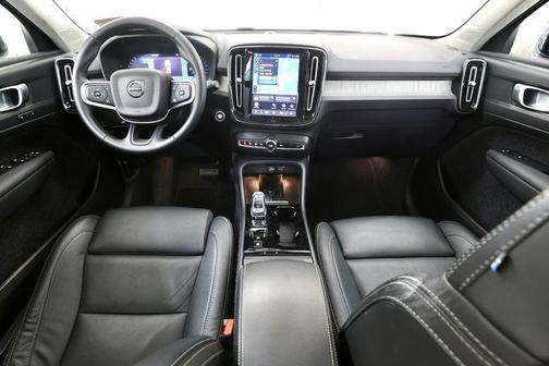 Silver Dawn Metallic 2025 Volvo XC40 B5 Plus Dark Theme