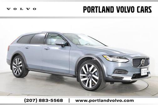 Thunder Grey Metallic 2022 Volvo V90 Cross Country B6