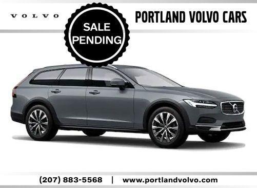 Thunder Grey Metallic 2022 Volvo V90 Cross Country B6
