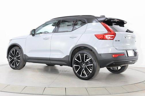 Vapour Grey Metallic 2026 Volvo XC40 Black Edition Ultra, B5 AWD Gas (mild hybrid)