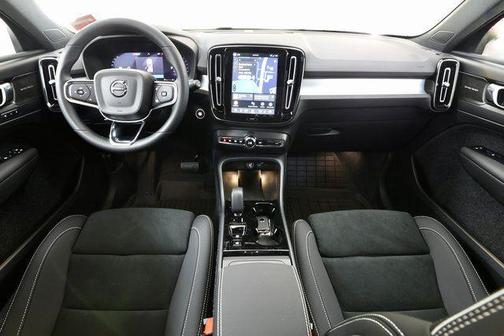 Vapour Grey Metallic 2026 Volvo XC40 Black Edition Ultra, B5 AWD Gas (mild hybrid)