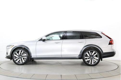 Silver Dawn Metallic 2024 Volvo V90 Cross Country B6 Ultimate