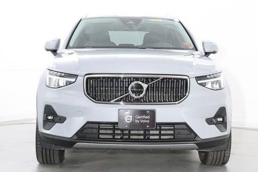 Vapour Grey Metallic 2025 Volvo XC40 B5 Plus Bright Theme
