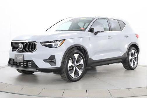 Vapour Grey Metallic 2025 Volvo XC40 B5 Plus Bright Theme