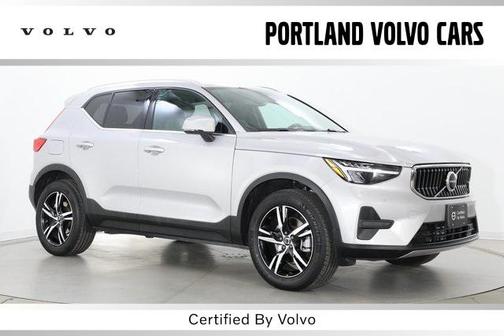 2025 Volvo XC40 B5 Core Bright Theme