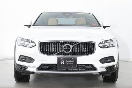 2025 Volvo V90 Cross Country Ultra, B6 AWD Gas (mild hybrid)