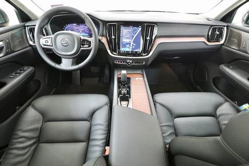 2025 Volvo S60 Plus