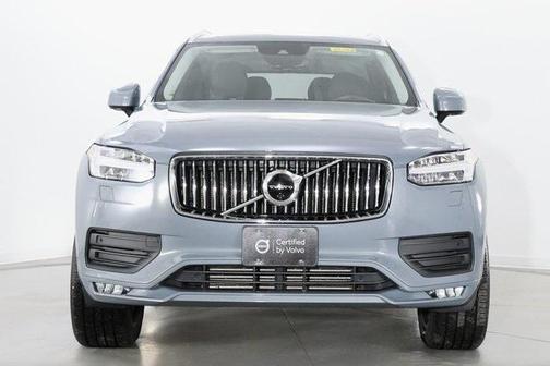2022 Volvo XC90 T6 Momentum