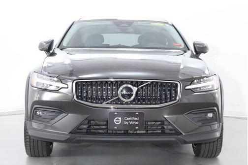Platinum Grey 2025 Volvo V60 Cross Country Plus, B5 AWD Gas (mild hybrid)