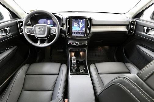 2026 Volvo XC40 B5 Plus