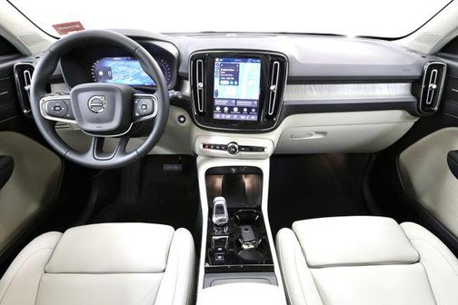 Onyx Black 2026 Volvo XC40 Ultra, B5 AWD Gas (mild hybrid), Dark