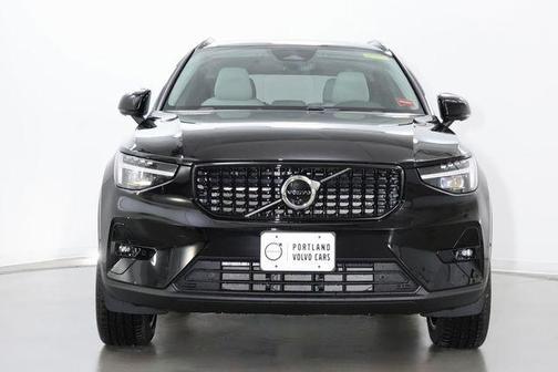 Onyx Black 2026 Volvo XC40 Ultra, B5 AWD Gas (mild hybrid), Dark
