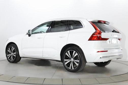 2023 Volvo XC60 B5 Ultimate Bright Theme