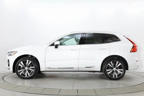 2023 Volvo XC60 B5 Ultimate Bright Theme