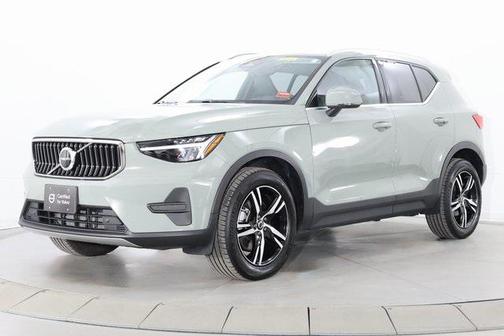 2025 Volvo XC40 B5 Core Bright Theme