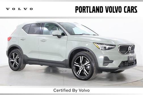 2025 Volvo XC40 B5 Core Bright Theme