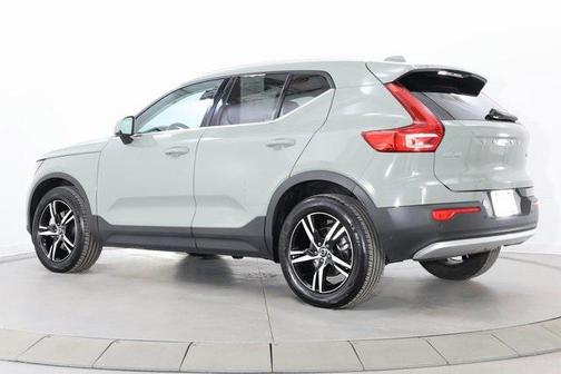 2025 Volvo XC40 B5 Core Bright Theme
