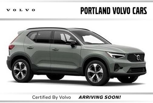 2025 Volvo XC40 B5 Core Bright Theme