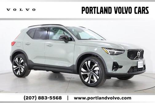 2025 Volvo XC40 B5 Plus Dark Theme
