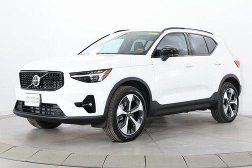 Crystal White 2026 Volvo XC40 Plus, B5 AWD Gas (mild hybrid), Dark
