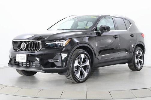 2025 Volvo XC40 B5 Plus Bright Theme