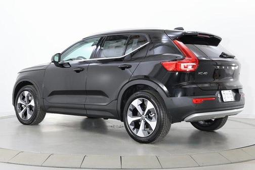 2025 Volvo XC40 B5 Plus Bright Theme